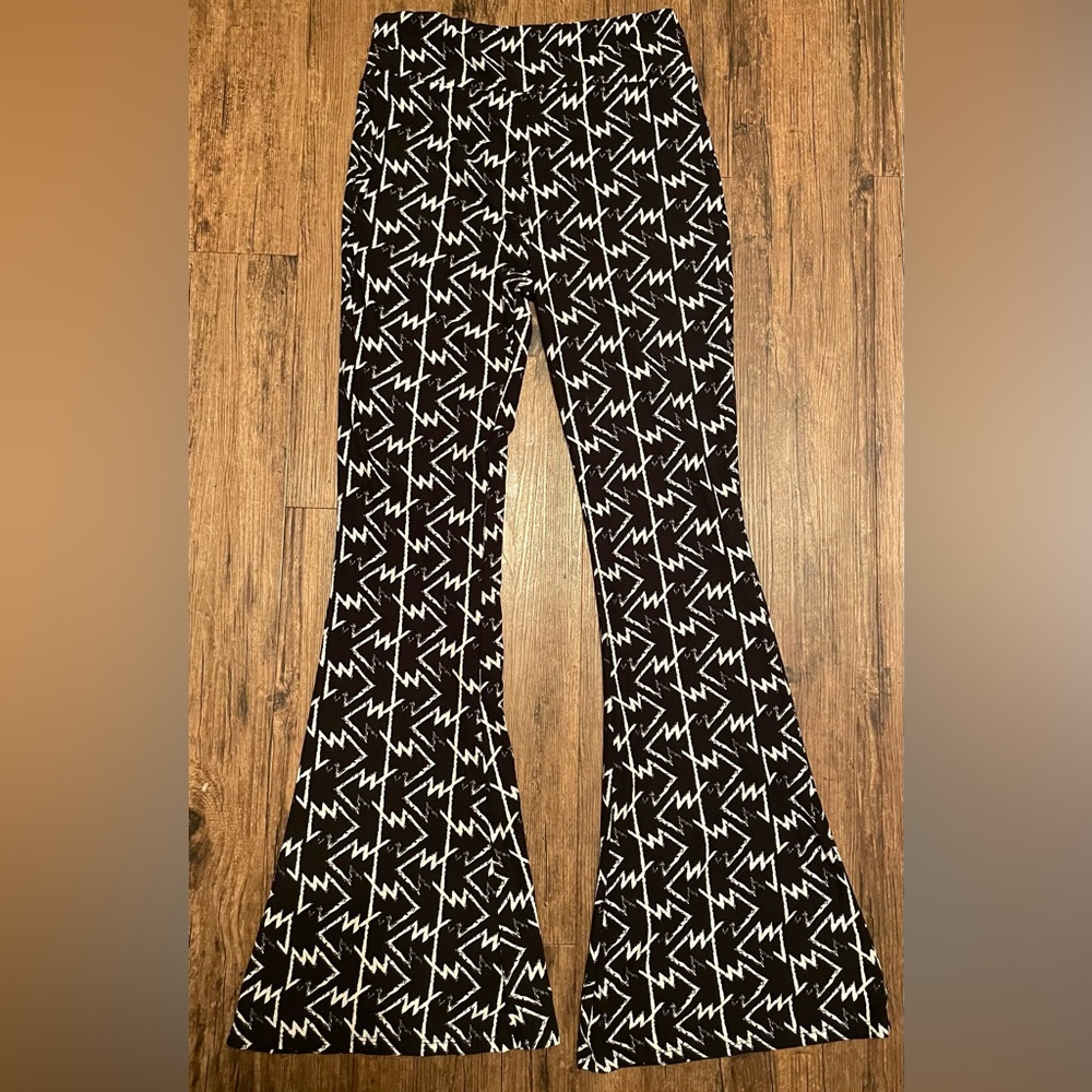 Women’s Arrow Print Wide Leg Leggings
